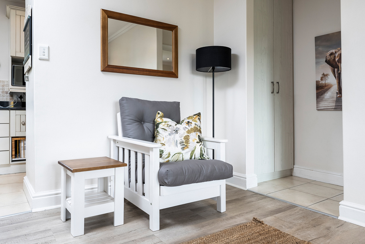 1- Seater Chair - White | Aberdeens